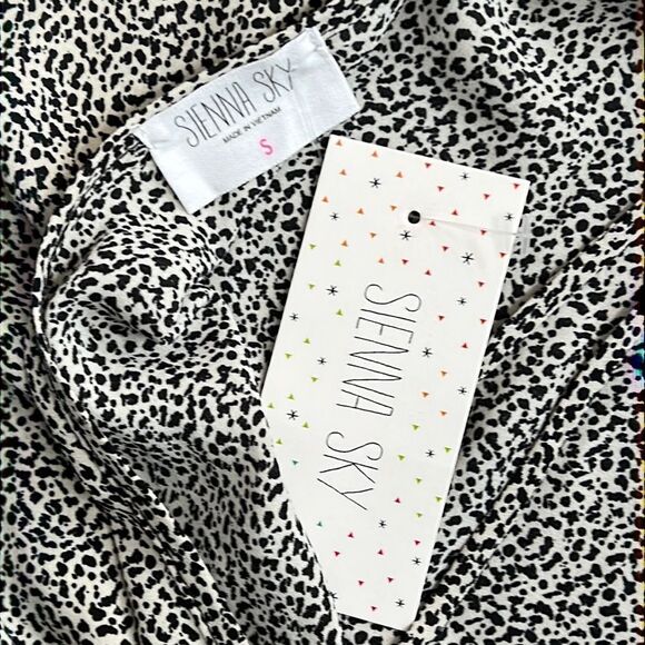 SIENNA Sky Puff Sleeve Deep V-back Printed Poly Chiffon Ruffle Hem Mini Dress - Picture 6 of 7